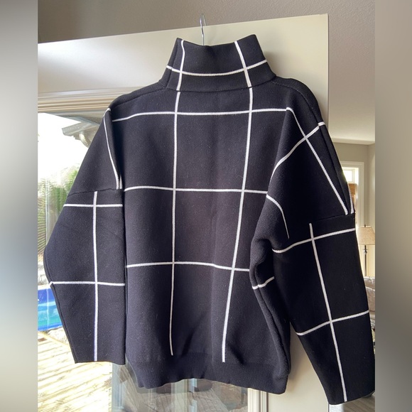 Gorgeous NEW turtle neck sweater - Picture 3 of 3